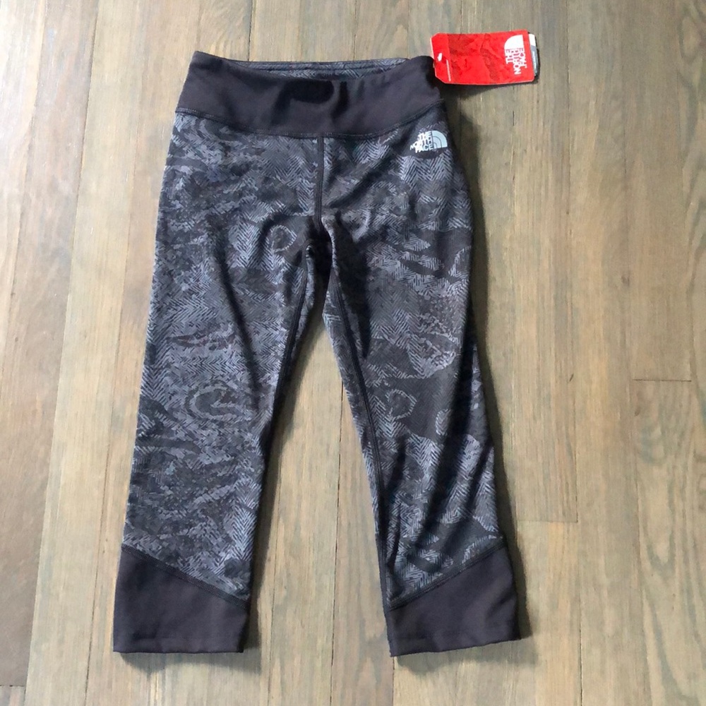 The North Face NWT capri leggings🧘‍♀️🧗‍♀️❤️🔥🍂 - Picture 2 of 12